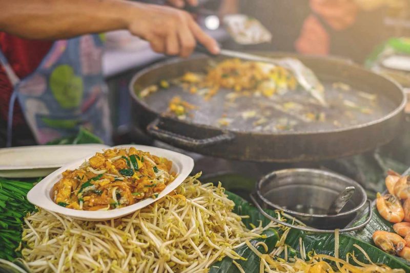 Prueba un Pad Thai tradicional