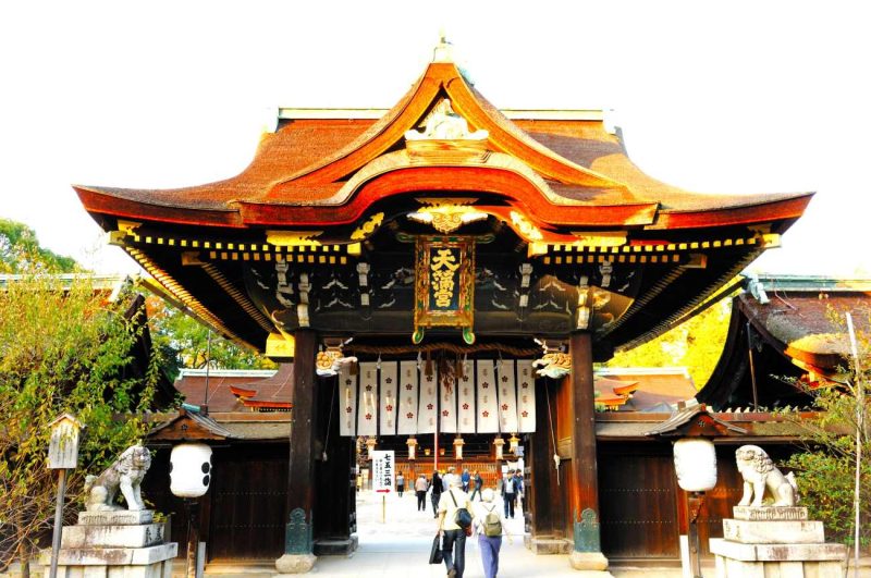 Visitar el santuario Kitano Tenmangu y su mercado