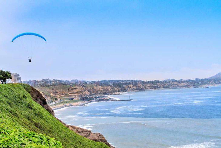 Las playas de Lima, surf y windsurf