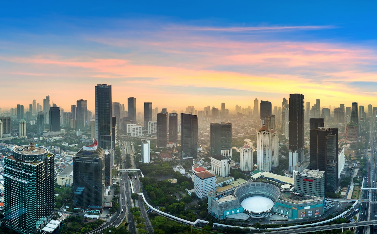 Tomarse una cerveza desde las alturas, un plan que hacer en Yakarta