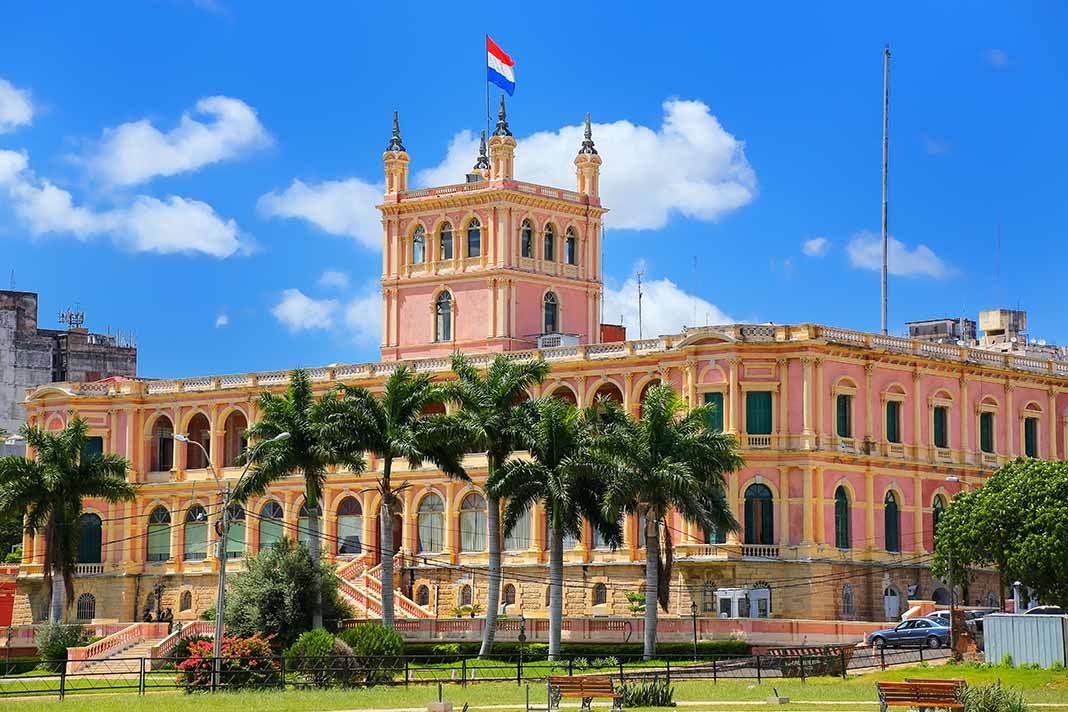 Acercarse al Palacio López en Asunción, Paraguay
