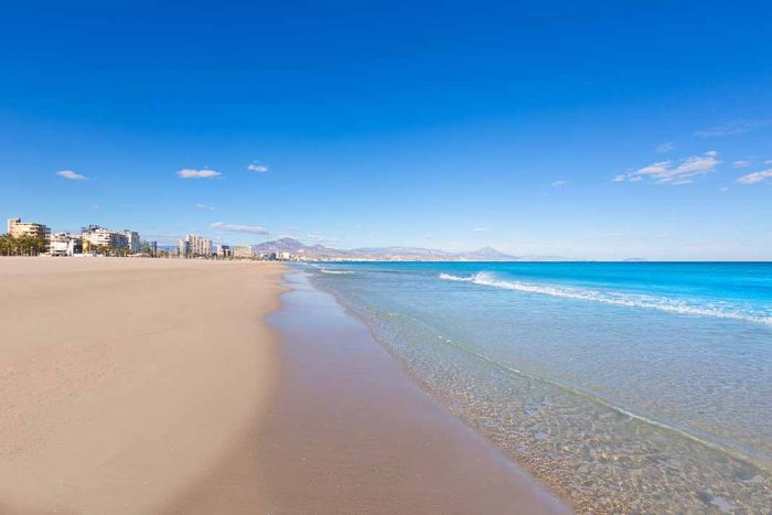 Disfrutar de las playas de Alicante: San Juan y Postiguet