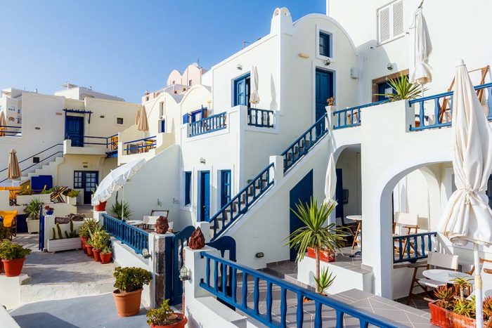 Descubre los encantos de Fira, la capital de Santorini