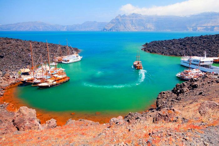 Haz una excursión al volcán de Santorini y las aguas termales