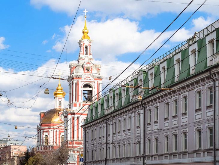 Hospedarse en Basmanny: alojamiento barato en el barrio cultural de Moscú