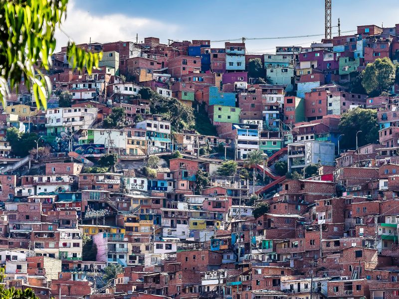 Disfruta en Medellín la vida en el barrio: visita la Comuna San Javier o la Comuna 13 
