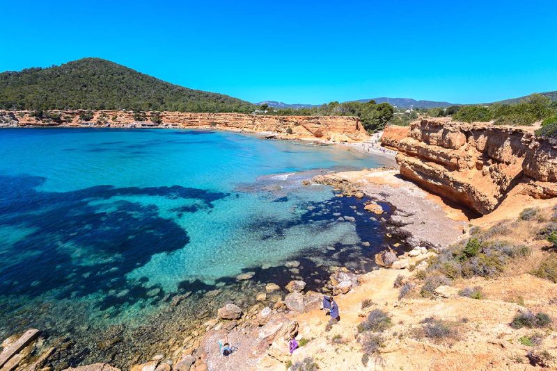 La Cala Sa Caleta entre Las Mejores Playas de Ibiza