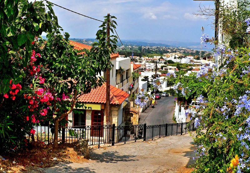 Platanias: amplia oferta de alojamientos en Creta