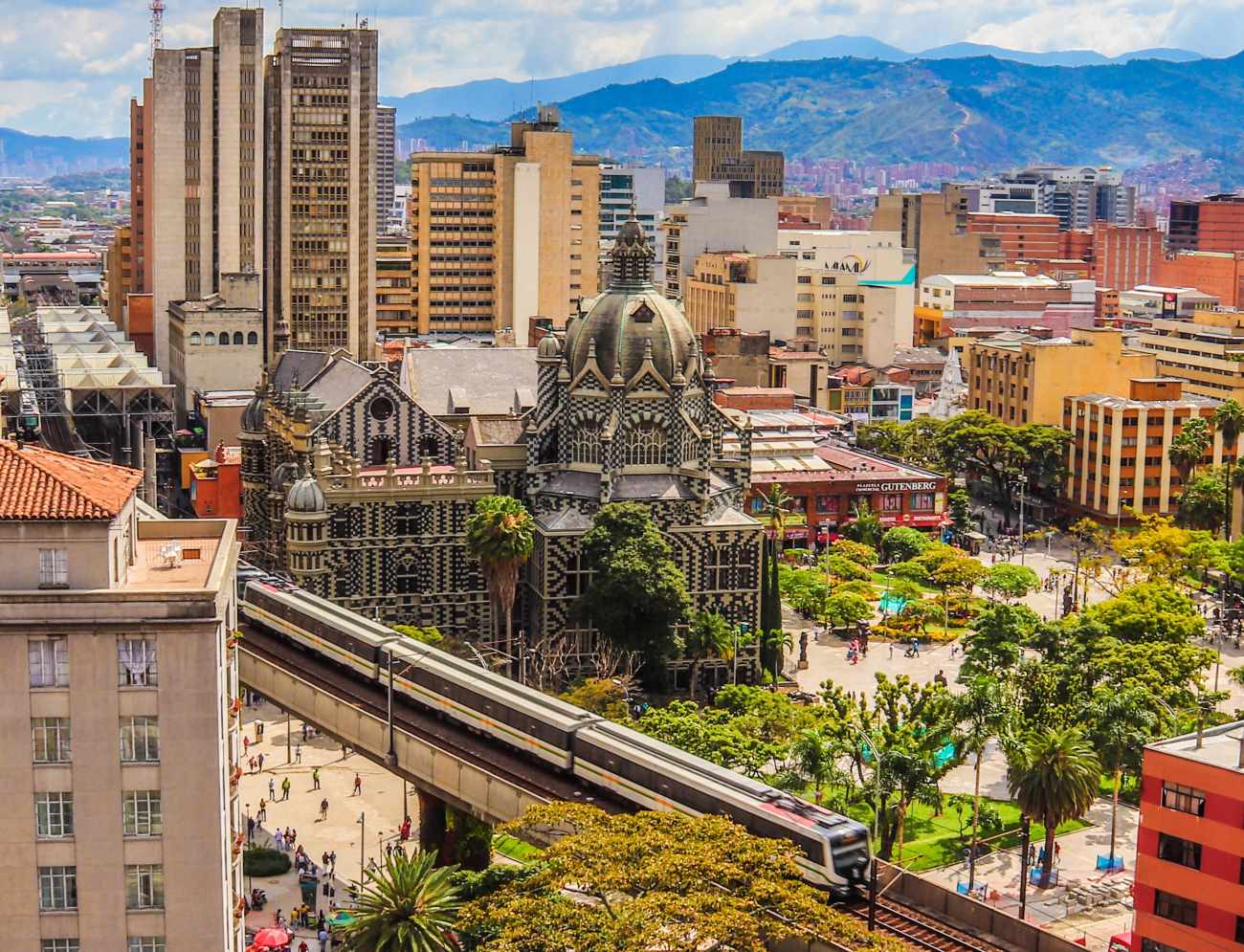 Cómo ir del aeropuerto de Medellín al centro