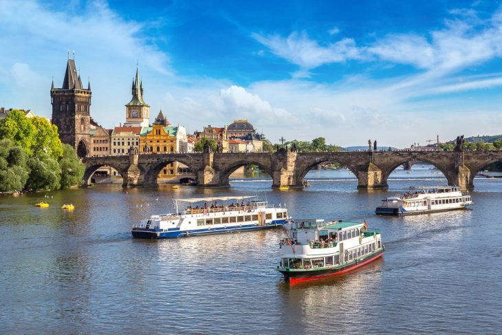 Crucero por el río en Praga