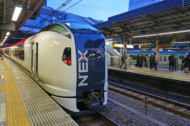Ir del aeropuerto de Narita al centro de Tokio en tren