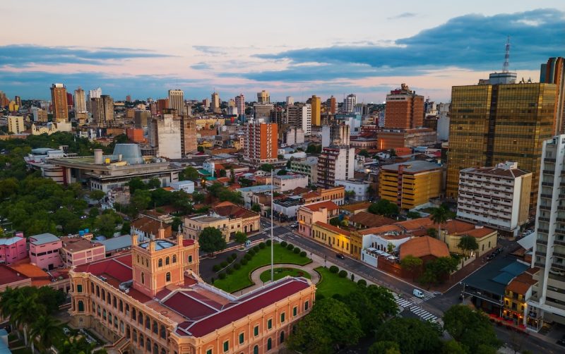 Asunción, capital histórica a orillas del río Paraguay