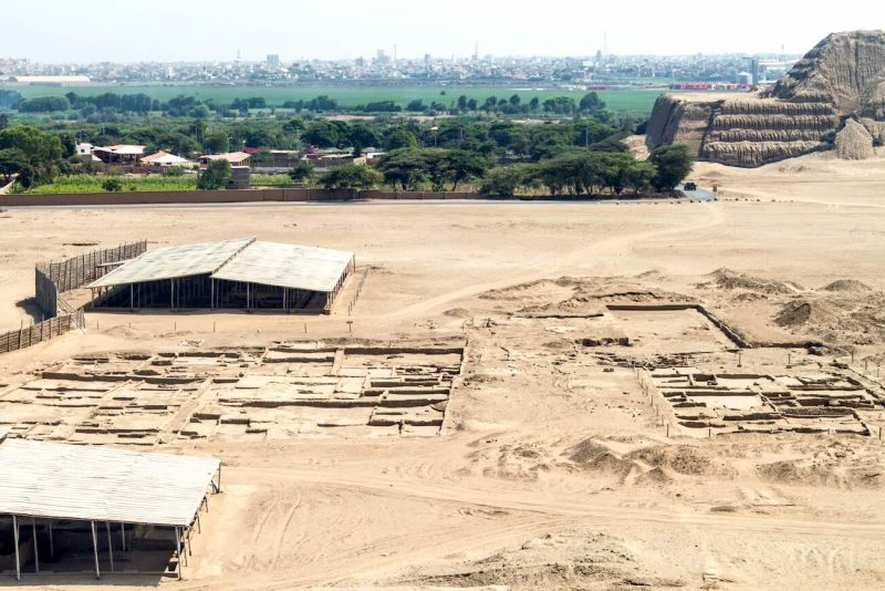 Huaca del Sol y de la Luna, gran centro ceremonial y político de la cultura Moche