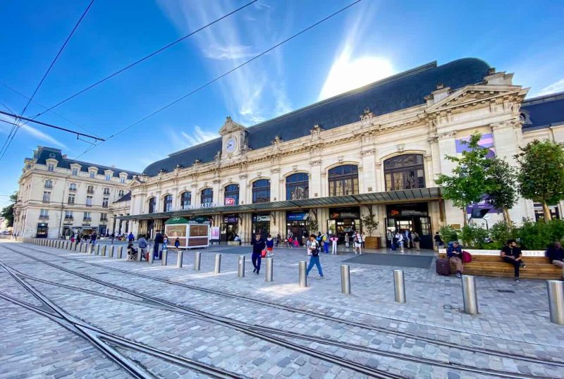 Gare Saint-Jean, ideal para salir por la noche y encontrar hoteles económicos