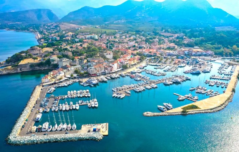 St. Florent, encantador pueblo con playas y un hermoso paisaje
